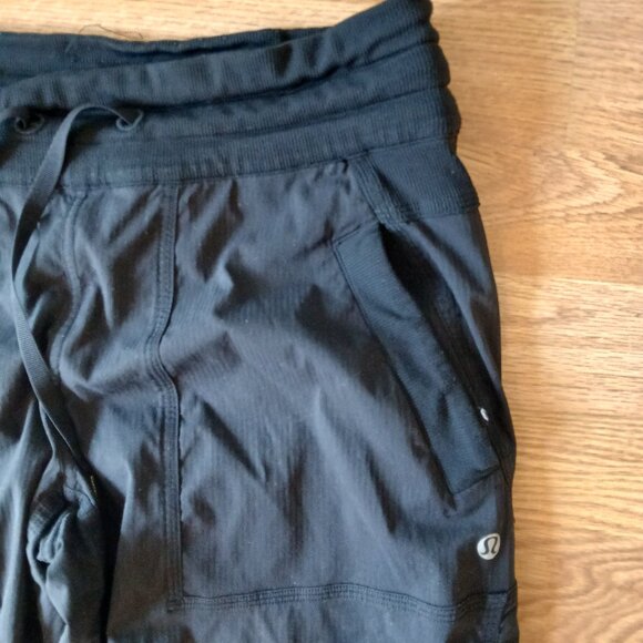Lululemon Dance Studio Mid Rise Pant *Short* Size 8 - Picture 9 of 9